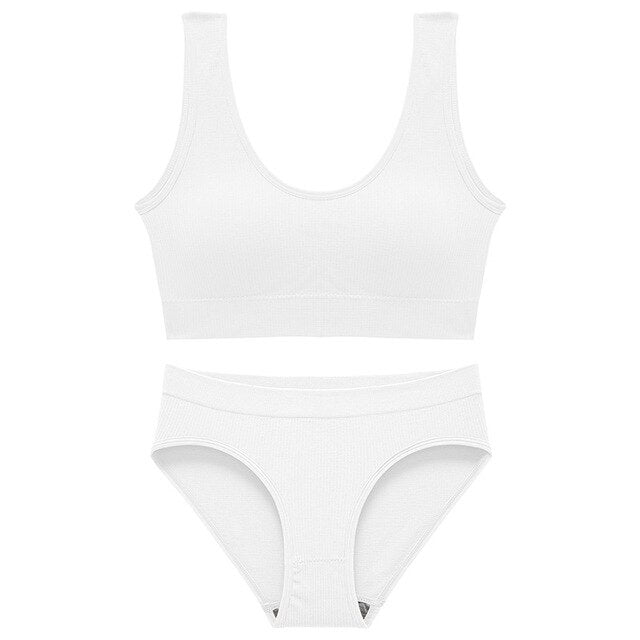 DreamWear™ Saumaton huippupehmeä alusvaatesetti, jota voi käyttää myös toppina